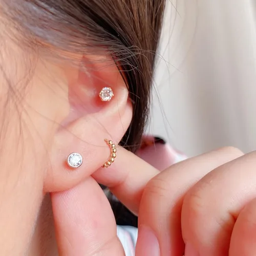Miniatura 5 de Aretes tipo dormilona de plata esterlina para mujeres, hombres, niñas. 3 pares de pequeños aretes redondos de circonita cúbica con circonita cúbica