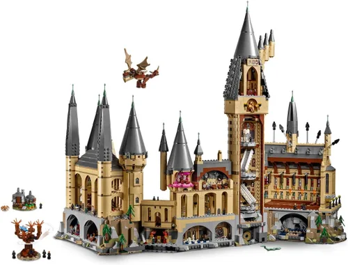 Miniatura 7 de LEGO Harry Potter Castillo de Hogwarts 71043 Set de Construcción - Kit de Modelo con Minifiguras, Incluye Varita, Barcos y Figura de Araña