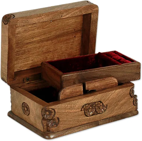 NOVICA Joyero de madera floral tallada a mano, color marrón 'Rosas atesoradas'