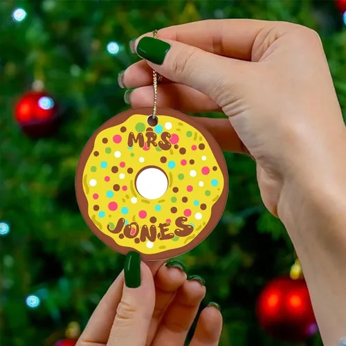 Miniatura 4 de Adorno de Navidad de cerámica impreso de dos caras con nombre en donas, novedoso para familiares, amigos, niños, divertidos colgantes de recuerdo