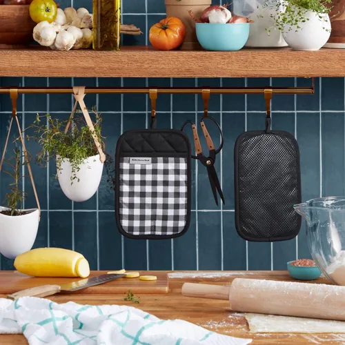 Miniatura 2 de KitchenAid - Juego de manoplas de cocina Gingham 2 piezas, Negro mate, 18x25 cm (7"x10")