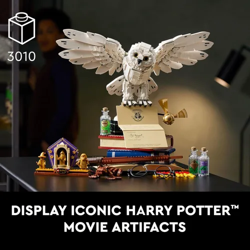 Miniatura 2 de LEGO Harry Potter Hogwarts Icons - Edición Coleccionista 76391 Modelo coleccionable del 20 aniversario, con 3 minifiguras doradas exclusivas
