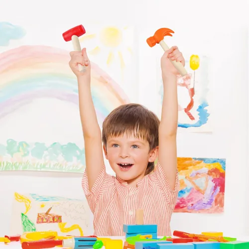 Miniatura 5 de Martillo de juguete de simulación de madera, martillo pequeño de plástico para niños pequeños, herramientas de mantenimiento portátiles para niños