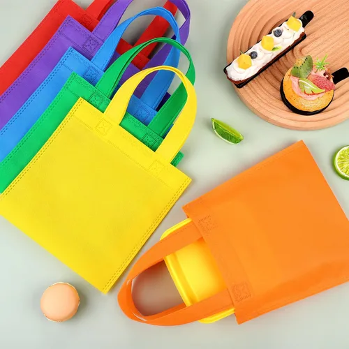 Miniatura 4 de Aneco 30 bolsas de regalo no tejidas de 8 x 8 pulgadas, bolsa de regalo de fiesta, bolsa de tela reutilizable arcoíris para fiesta de cumpleaños