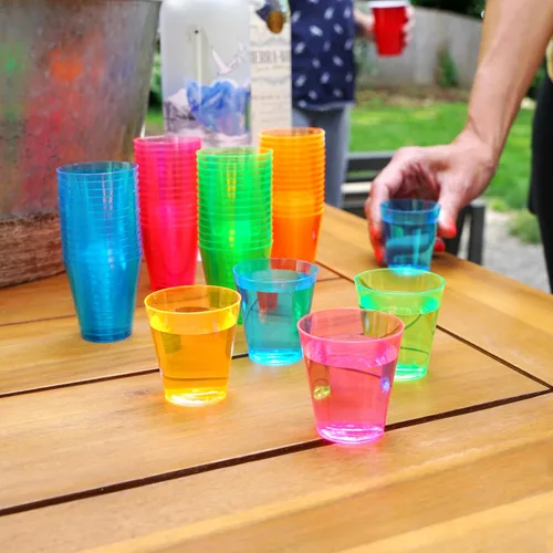 Miniatura 6 de True Vasos de chupito de plástico multicolor neón para fiestas, vasos desechables para beber al aire libre, colores surtidos, 2 onzas, juego de 60