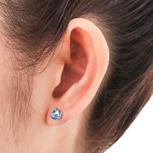 Miniatura 4 de NOVICA Aretes artesanales hechos a mano con topacio azul, joyería de plata de ley 925, piedra natal de la India "Spark of Life", Plata de ley Gema