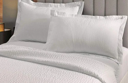 Juego de colcha ligera tamaño Queen, textura ondulada blanca, exclusivo de Courtyard Hotels, Fairfield by Marriott y Residence Inn incluye 1 colcha