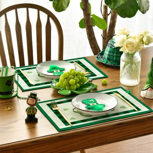 Miniatura 3 de Artoid Mode Juego de 4 manteles individuales verdes con citas del día de San Patricio para mesa de comedor, 12 x 18 pulgadas, trébol de la suerte