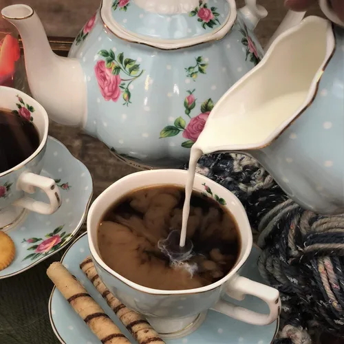 Miniatura 9 de BTaT - Juego de té floral para adultos, 13 piezas, servicio para 4, olla (38 onzas) y tazas (8 onzas) con platillos, diseño floral azul pastel
