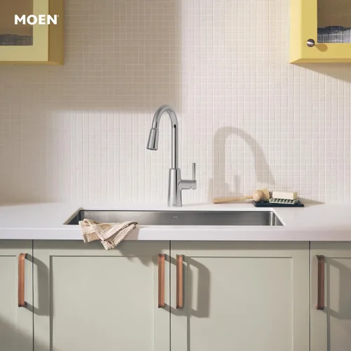 Miniatura 9 de Moen Riley - Grifo de cocina cromado de una sola manija con sistema de extracción que incluye Power Boost para una limpieza más rápida y sistema