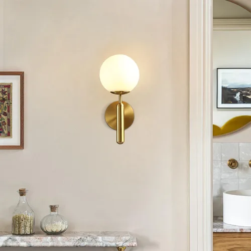 Miniatura 8 de KCO Aplique de pared de globo de vidrio de leche, apliques de pared de latón cepillado de mediados de siglo, lámpara de pared dorada moderna, Dorado