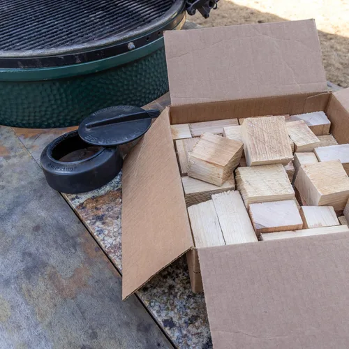 Miniatura 9 de MARSHALLTOWN Arkansas Championship Hickory Chunks, caja de 10 libras de trozos de ahumador de hickory americano genuino, HCKCHNK10