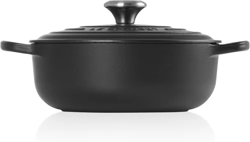 Miniatura 4 de Le Creuset Horno Sauteuse Signature de hierro fundido esmaltado, 3.5 cuartos, Regaliz