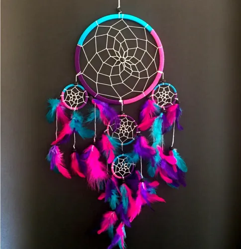 Miniatura 10 de OMA Atrapasueños – Colores tradicionales de tie-dye hechos a mano, plumas turquesa, morado y blanco – Tamaño grande – 9 pulgadas de diámetro y 30