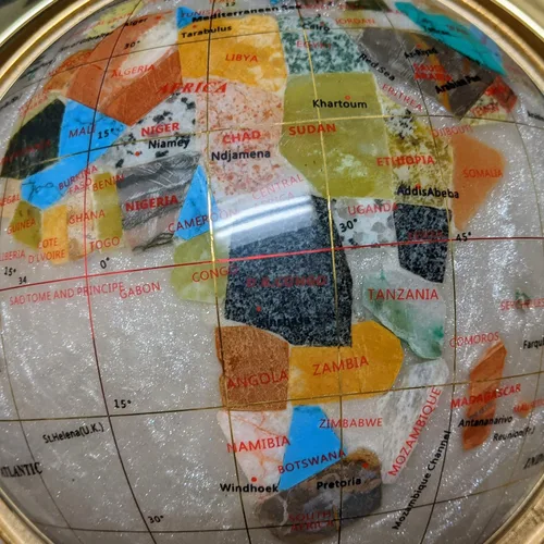 Miniatura 9 de GLOBO DE PIEDRAS DE MADRE NÁCARLA DE 14" con soporte dorado