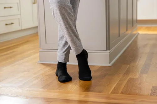 Miniatura 5 de Dr. Scholl's Calcetines circuladores y diabetes para mujer – Paquetes de 4, 6 y 12 pares – Control de la humedad no vinculante