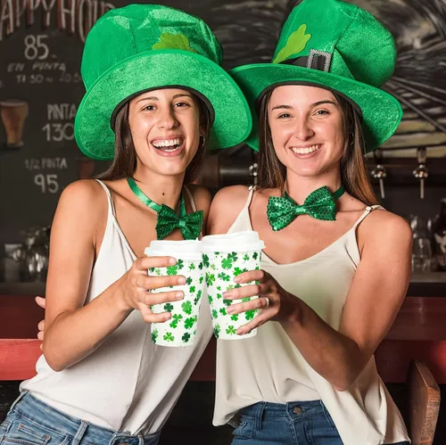 Miniatura 5 de Paquete de 80 tazas de 12 onzas para el Día de San Patricio, tazas de café desechables de papel con tapas, tazas de trébol verde para bebidas frías