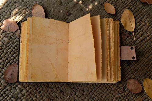 Miniatura 7 de Libro de sombras en blanco con cierre de cerradura, diario de cuero hecho a mano vintage con oración en relieve, brujería antigua, cuaderno Wiccan
