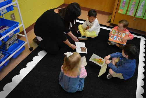 Miniatura 2 de Flagship Carpets Alfombra educativa con borde festoneado arcoíris para habitación de niños, aula de niños, alfombra de juegos para enseñanza y sala