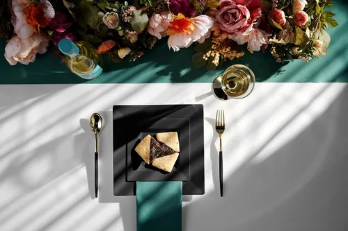 Miniatura 4 de BloominGoods Platos cuadrados desechables de plástico para postre Paquete de 50 platos cuadrados negros de 6.5 pulgadas para aperitivo/ensalada