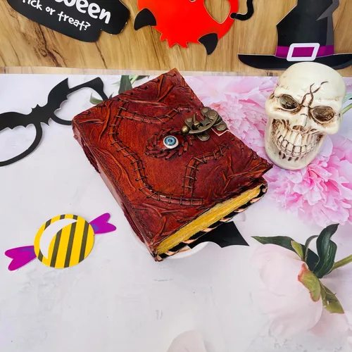 Miniatura 3 de Cuaderno de piel de hechizos personalizable Hocus Pocus con diseño de tercer ojo, papel con borde antiguo, grimorio vintage, cuaderno de bruja