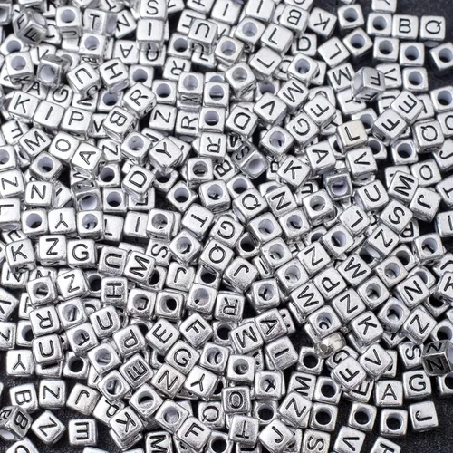 Miniatura 4 de ToBeIT 1000 cuentas de cubo de color negro del alfabeto, plateadas, metálicas, cuentas de letras cuadradas retro plateadas, cuentas del alfabeto