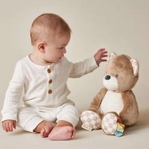 Miniatura 8 de Itzy Ritzy Snuggles Juguete de Peluche – Animal de Peluche Suave para Bebés, Niños y Adultos – Cintas Sensoriales y Telas Texturizadas para Juego