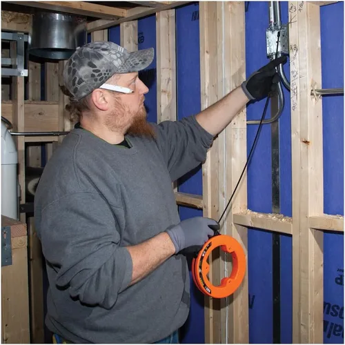 Miniatura 8 de Klein Tools 56335 Cinta Pasacables Eléctrica de Acero Plano, Cinta de Acero de Resorte de 25 Pies y 1/4 de Pulgada de Ancho, Punta de Plástico