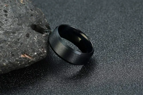 Miniatura 5 de VNOX Anillo de boda liso de acero inoxidable de 8MM personalizado para hombres, negrochapado en oroplata