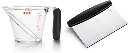 OXO Good Grips - Taza medidora en ángulo de 2 tazas y raspador y picador de acero inoxidable OXO Good Grips