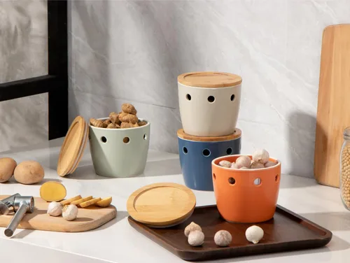 Miniatura 4 de ONEMORE Porta ajos grande con tapa, recipiente de ajo cerámico de 5 pulgadas, porta ajos para mostrador, naranja
