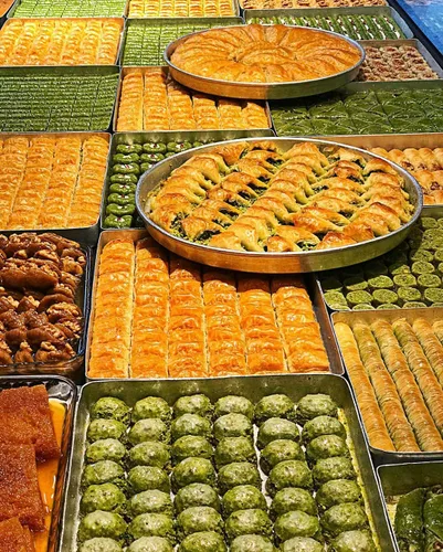 Miniatura 3 de Hafiz Mustafa 1864 Istanbul Baklava - Caja de pastelería - Bocadillos de postre de Baklava horneados hechos de hojas de masa filo fresca, pistacho