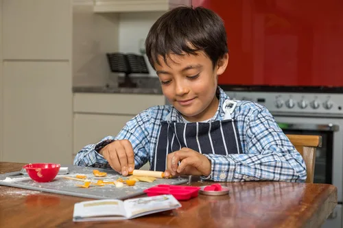 Miniatura 5 de SmartLab Juguetes para hornear TINY con 20 deliciosas recetas pequeñas. Gran ciencia. Herramientas pequeñas.