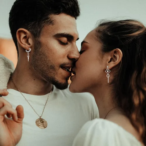 Miniatura 3 de Fiasaso Juego de 22 aretes colgantes de acero inoxidable con bisagras de aro de cadena larga aretes colgantes de cruz para hombre color negro