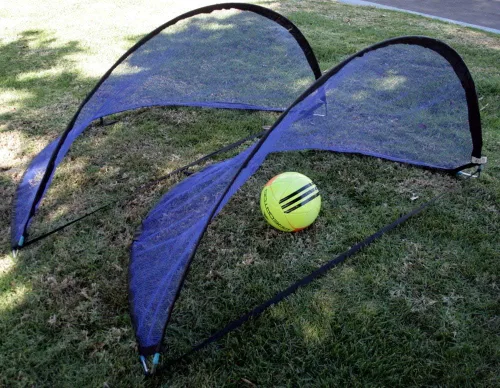 Miniatura 2 de BlueDot Trading Juego de dos (2) redes de fútbol plegables portátiles para interiores o exteriores, 5 pies/5.2 ft, ribete negro con bolsa