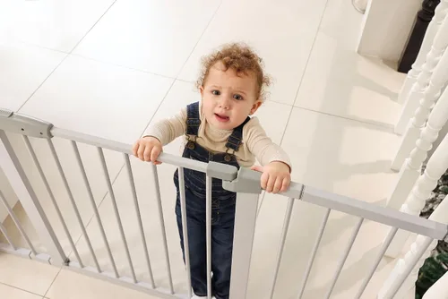 Miniatura 5 de Puerta de seguridad para bebés y mascotas de 29"-57", puerta de metal de 30" de alto con paso para puertas y escaleras, fácil de abrir con una sola