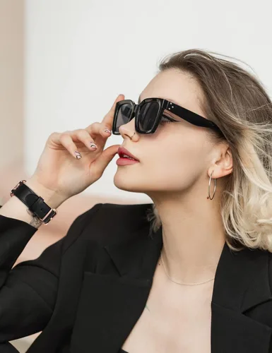 Miniatura 5 de W-RARA Correas de cuero compatibles con Apple Watch Band de 38/40/41/42/44/45/46/1.929 in para mujer, elegante correa de cuero elegante con dijes