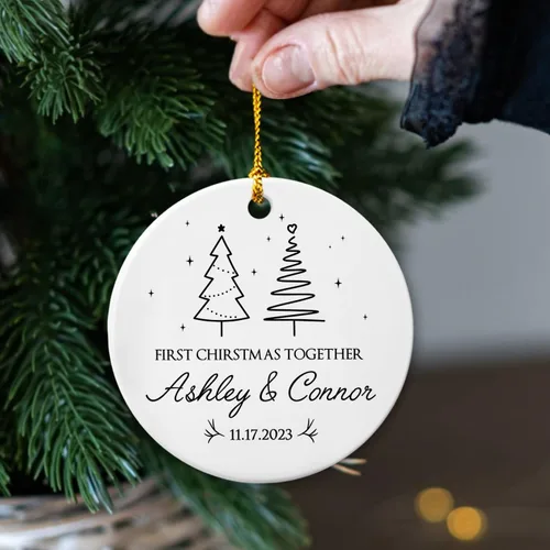 Miniatura 3 de Adorno de nuestra primera Navidad juntos, adorno de cerámica de Navidad personalizado para parejas, 1ª Navidad juntos, adorno de compromiso