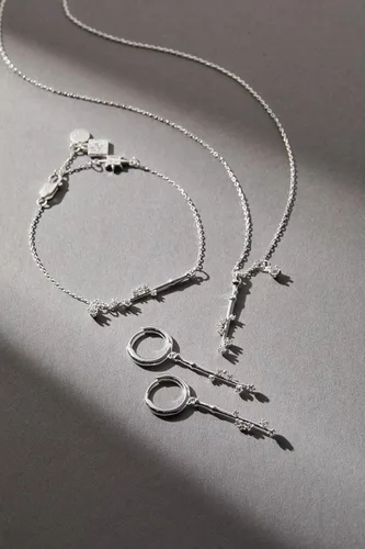 Miniatura 3 de Alex and Ani Harry Potter, pulsera ajustable con vara de Harry Potter, acabado de plata de ley 925, plata, 6.5 a 8 pulgadas, Latón, Sin gemas.