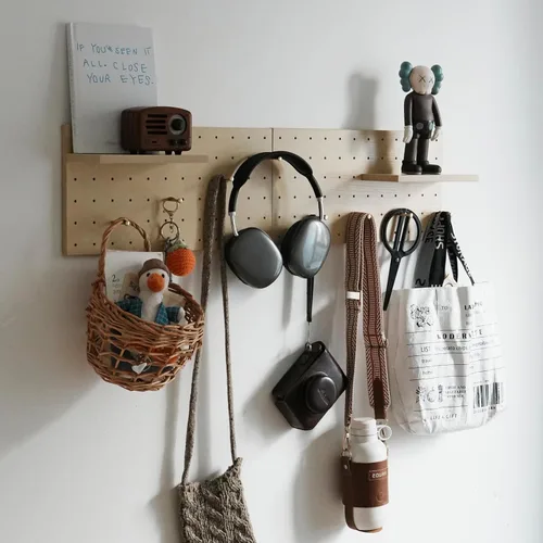 Miniatura 17 de Tablero de Clavijas de Madera Modular para Exhibición Organización Almacenamiento Ganchos de Pared Estante (Color: Roble)