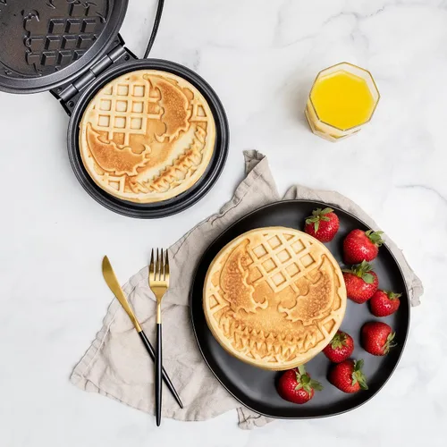 Miniatura 5 de Uncanny Brands Marvel Venom Waffle Maker -Máscara de Spidey en tus gofres- Plancha para gofres