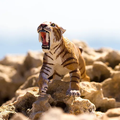 Miniatura 6 de Safari Ltd. Smilodon Figura de tigre dentado de sable de 4 pulgadas, juguete educativo para niños, niñas y niños a partir de 3 años