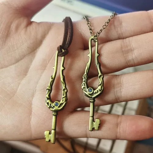 Miniatura 4 de KANGSHUN Suzume No Tojimari Collar Cosplay Anime Munakata Souta Llavero Colgante Accesorios de Joyería