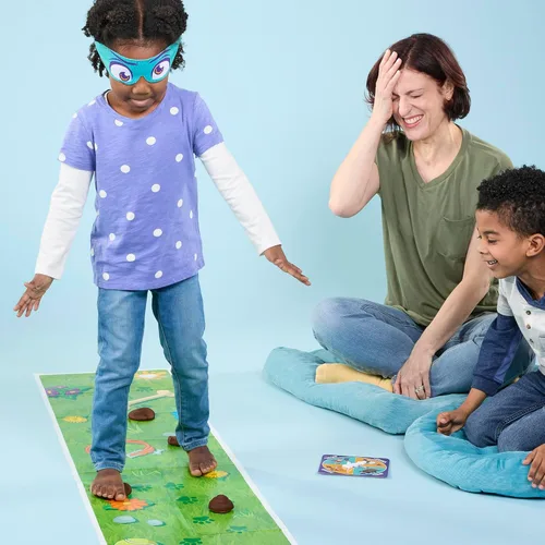 Miniatura 11 de Hasbro Gaming ¡No pises en eso! Juego preescolar I Juego de fiesta de caca con venda en los ojos Spinner con 8 divertidos movimientos de animales