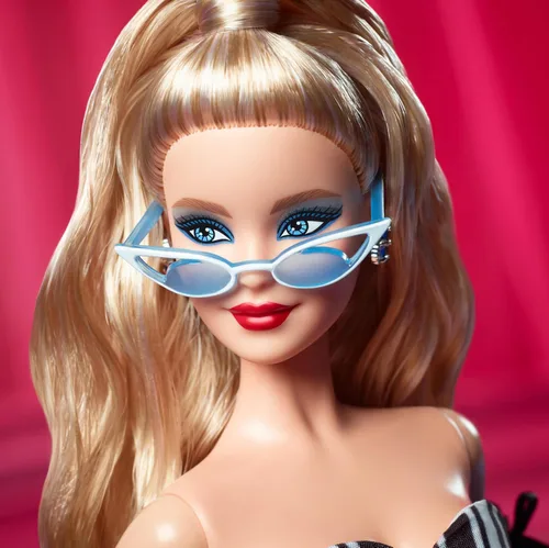 Miniatura 3 de Barbie Muñeca exclusiva, 65 aniversario coleccionable con cabello rubio, vestido blanco y negro, aretes de gemas de zafiro y gafas de sol