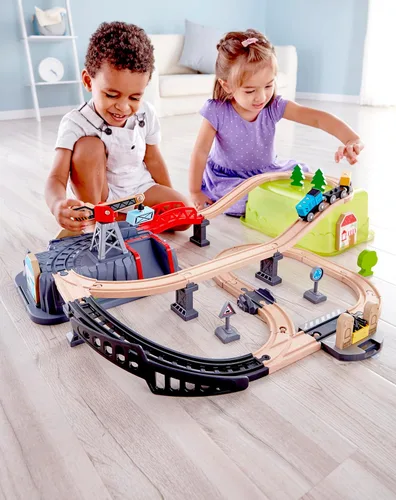 Miniatura 6 de Hape Conjunto Railway Bucket Builder Juguete de Tren de Madera Multicolor de 50 Piezas, Kit de Construcción para Niños