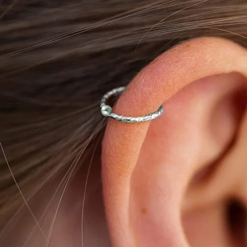 Miniatura 23 de Variedad de aretes de aro para cartílago