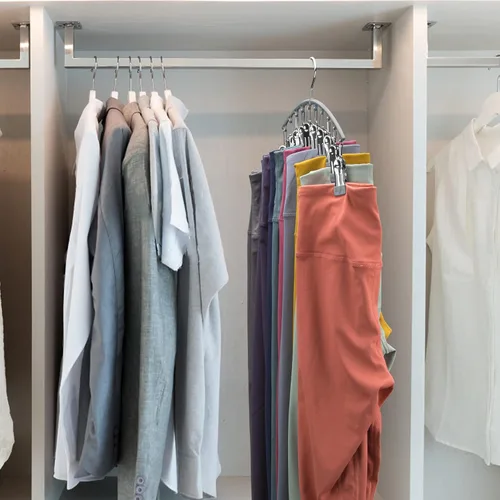 Miniatura 6 de Volnamal Organizador de leggings para armario, colgador de metal para pantalones de yoga con revestimiento de goma, paquete de 4 con 10 clips