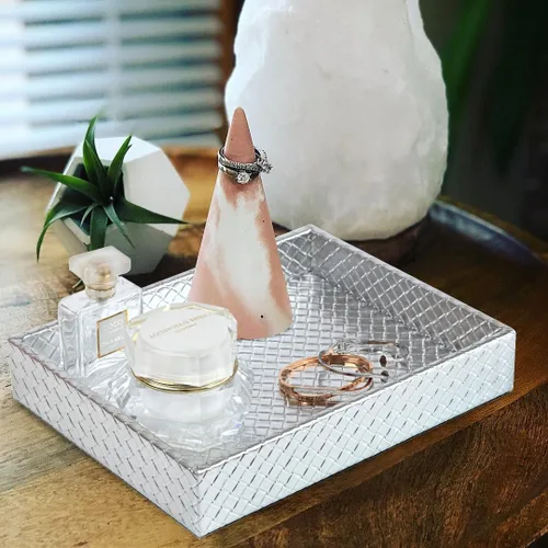 Miniatura 3 de Bandeja rectangular de piel sintética pequeña para servir de 10 x 8 pulgadas, moderna y elegante bandeja decorativa para mesa de café, joyería