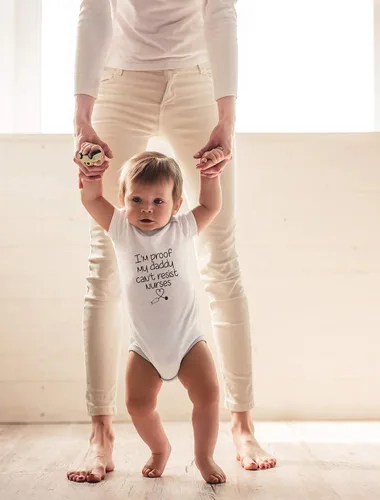 Miniatura 3 de CBTwear I'm Proof My Daddy Can't Resist Nurses - Regalos divertidos para papá para ser - Lindo body de bebé de una pieza